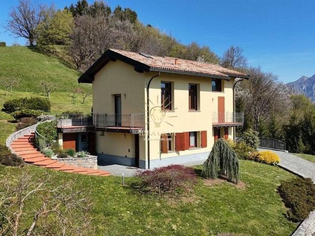 Villa Indipendente in vendita a Comunità Montana della Valle Brembana, Berbenno