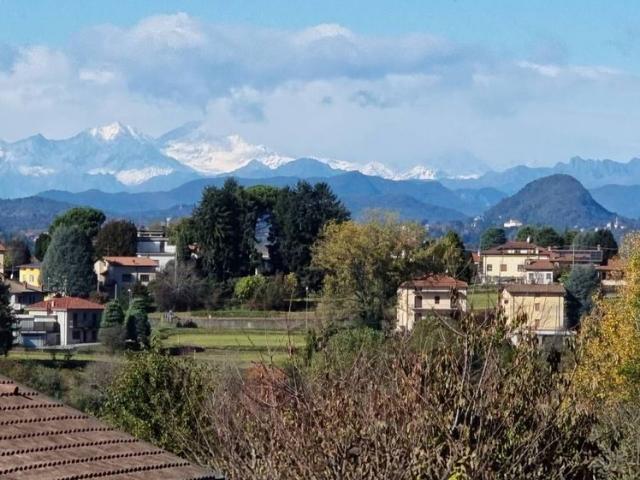 Villa Indipendente in vendita a Barzanò, Lombardia