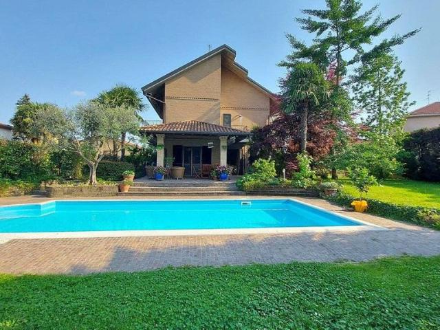 Villa Indipendente in vendita a Usmate Velate, Usmate