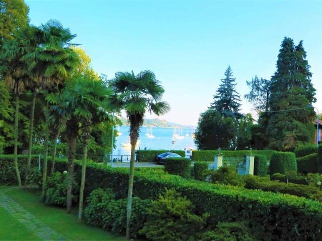 Villa Indipendente in vendita a Meina, Novara