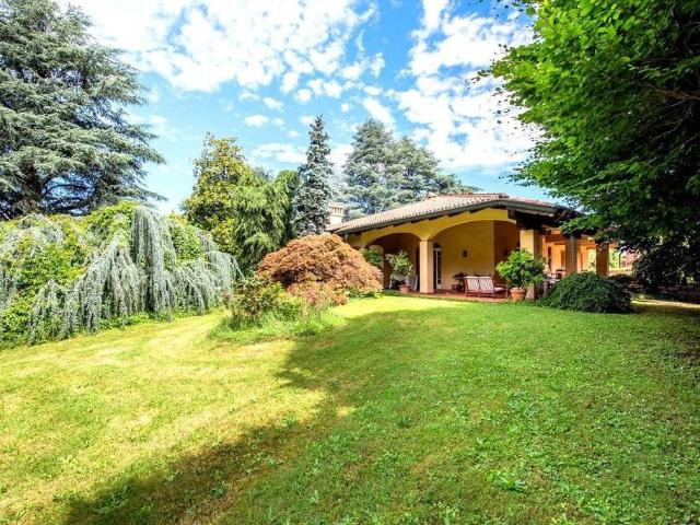 Villa Indipendente in vendita a Cairate, Lombardia