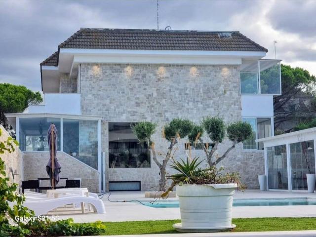 Villa Indipendente in vendita a Municipio 5, Puglia