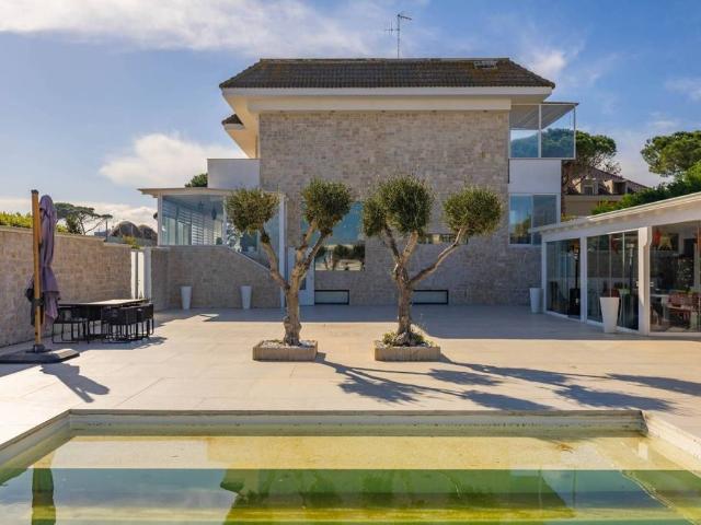 Villa Indipendente in vendita a Municipio 5, Puglia