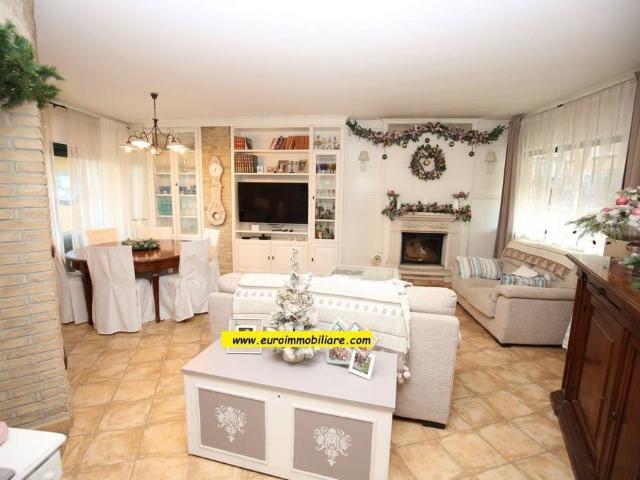 Villa Indipendente in vendita a Quartiere delle nazioni, Pineto