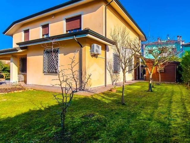 Villa Indipendente in vendita a Colorno, Parma