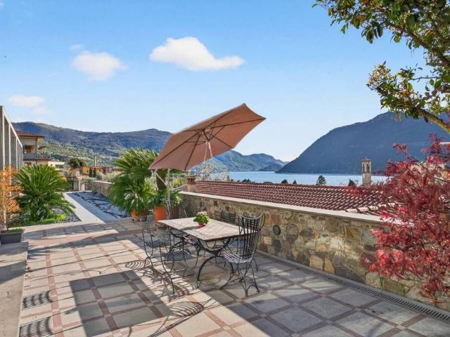 Villa Indipendente in vendita a Presso, Sale Marasino