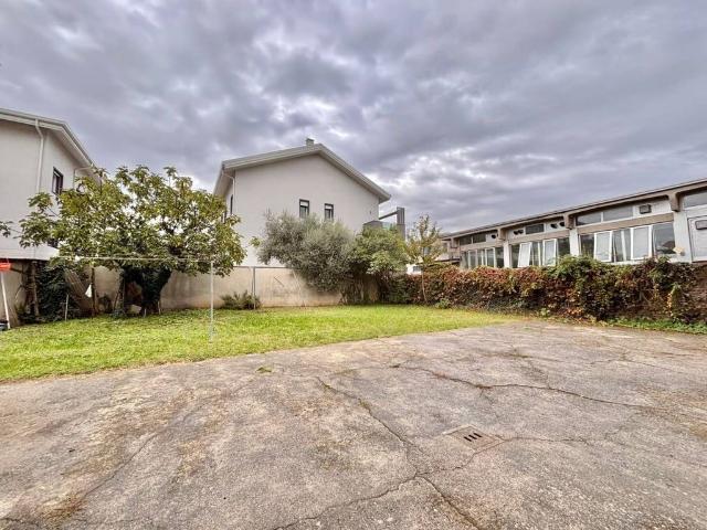 Villa Indipendente in vendita a Nova Milanese, Monza e della Brianza