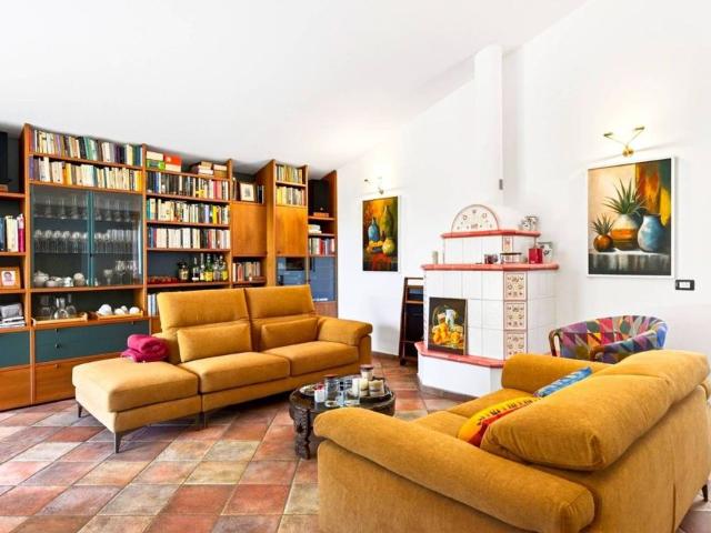 Villa Indipendente in vendita a Corrubbio di Negarine, San Pietro In Cariano