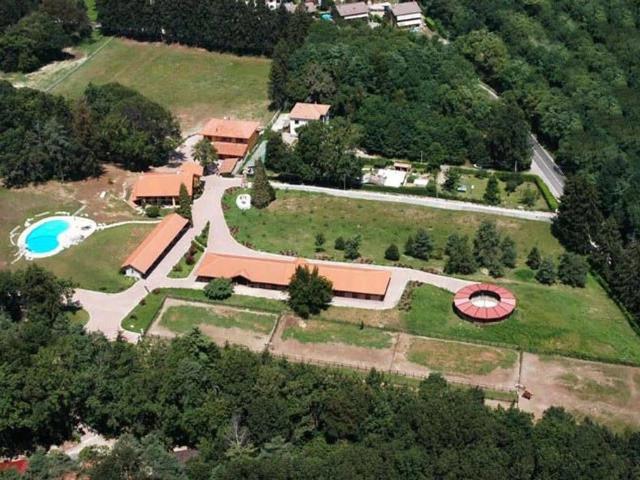 Villa Indipendente in vendita a Travedona Monate, Lombardia