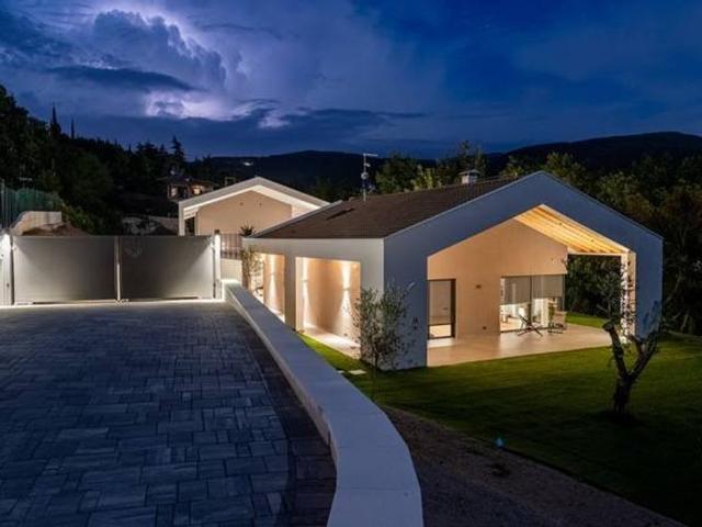 Villa Indipendente in vendita a Castion Veronese, Costermano