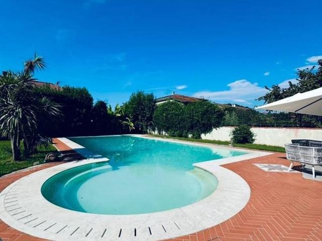 Villa Indipendente in vendita a Perticata, Carrara