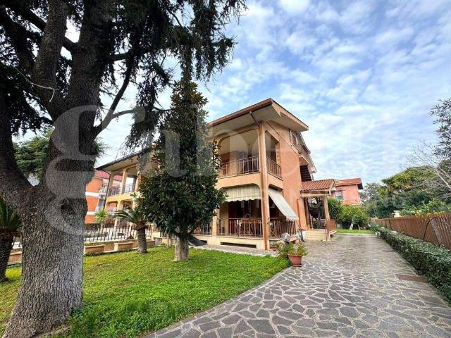 Villa Indipendente in vendita a Roma Capitale, Lazio