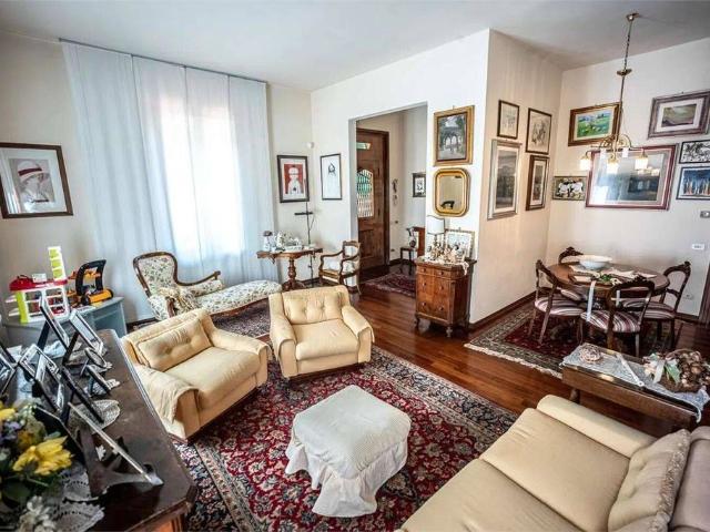 Villa Indipendente in vendita a Montecatini Terme, Toscana