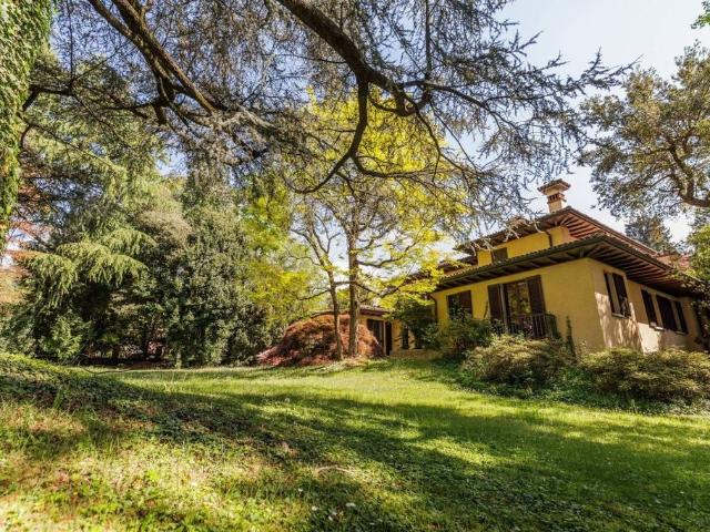 Villa Indipendente in vendita a Biumo Superiore, Varese