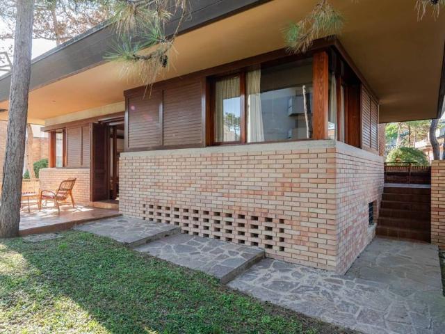 Villa Indipendente in vendita a Lignano Pineta