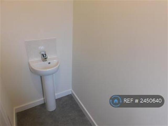 House for rent in Calderstones