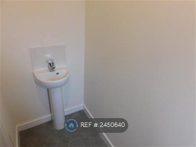 House for rent in Calderstones