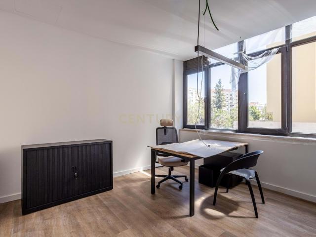 Escritório alugar em Santiago Dos Velhos, Lisboa
