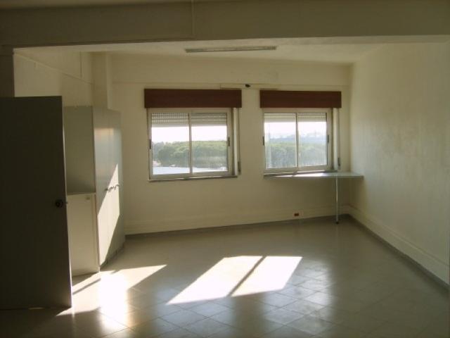 Escritório alugar em Rio de Mouro Velho, Sintra