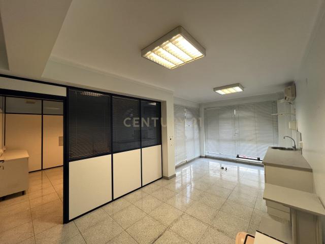 Escritório alugar em Cruz d'Areia, Leiria