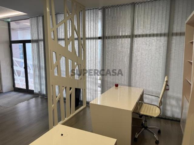 Escritório venda em Lugar do Castelo, Vila Nova de Gaia