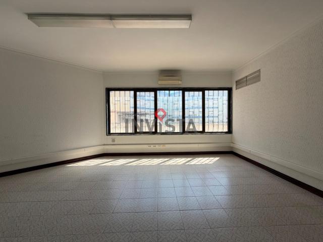 Escritório alugar em Sobralinho, Lisboa