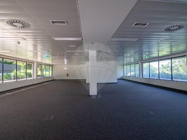 Escritório alugar em Taguspark - Parque de Ciência e Tecnologia, Oeiras