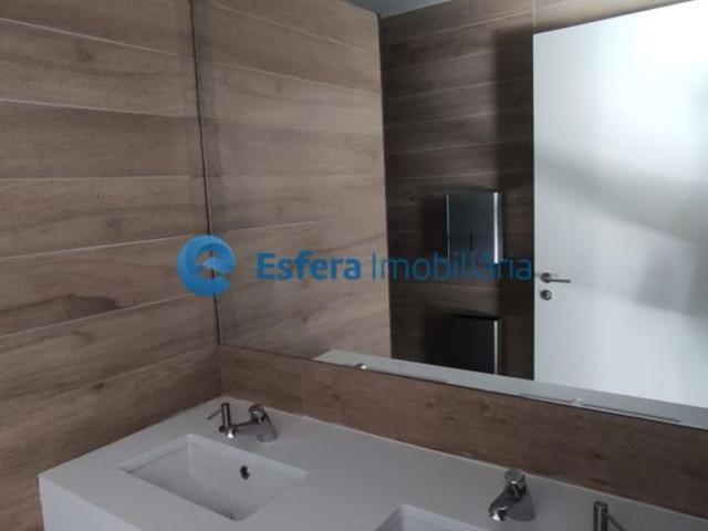 Escritório alugar em Freixieiro, Santa Cruz Do Bispo