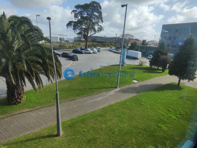 Escritório alugar em Freixieiro, Santa Cruz Do Bispo