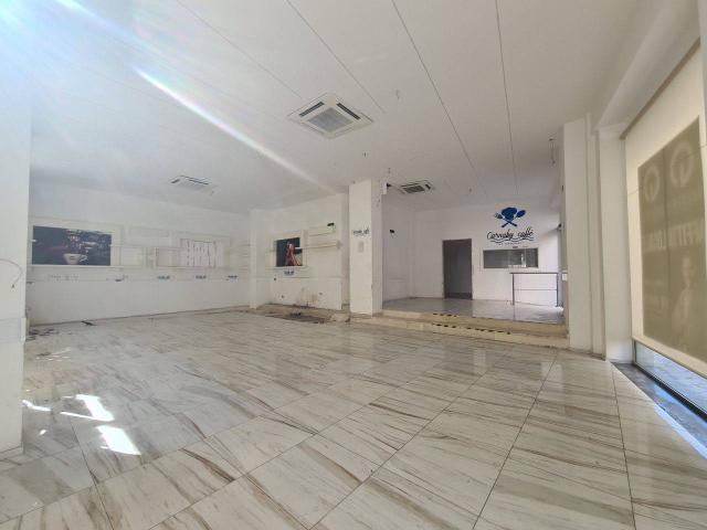 Locale Commerciale in affitto a Puglia, Barletta-andria-trani