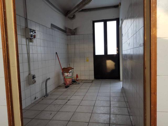 Locale Commerciale in affitto a Oltrarno, Calcinaia