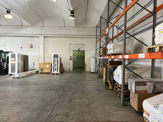 Locale Commerciale in affitto a Marciana, Cascina