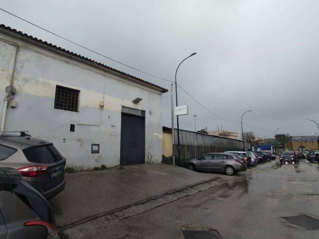 Locale Commerciale in affitto a Cittadella di Casoria, Casoria