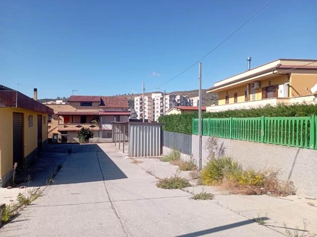 Locale Commerciale in affitto a Santa Maria, Calabria