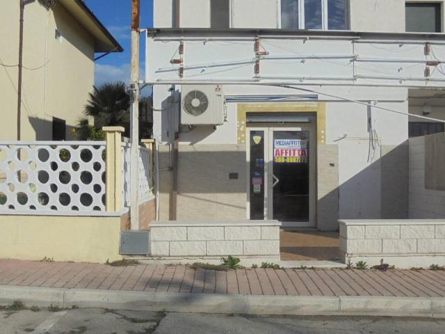 Locale Commerciale in affitto a Cepagatti, Abruzzo