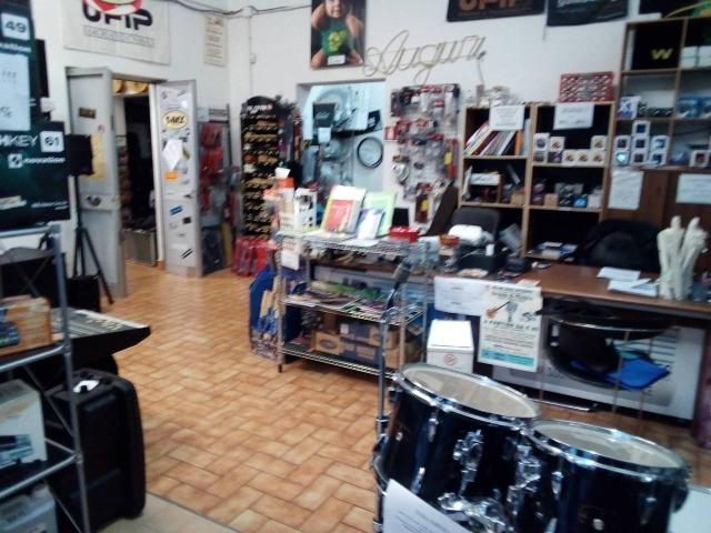 Locale Commerciale in affitto a Collesalvetti, Toscana