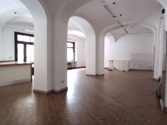Locale Commerciale in affitto a Cuneo Centro, Piemonte