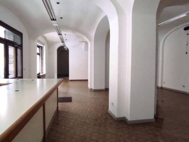 Locale Commerciale in affitto a Cuneo Centro, Piemonte