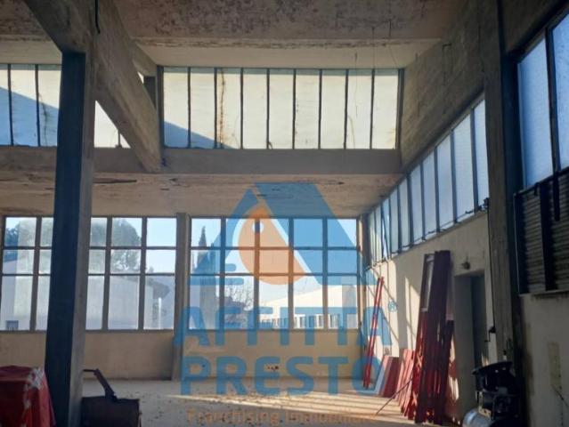 Locale Commerciale in affitto a Unione dei Comuni Circondario dell'Empolese Valdelsa, Empoli