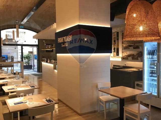 Locale Commerciale in affitto a Foligno, Perugia