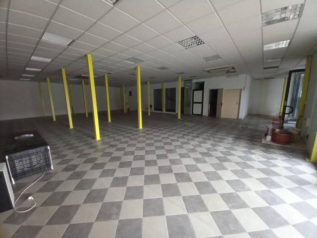 Locale Commerciale in affitto a Unione dei Comuni Circondario dell'Empolese Valdelsa, Fucecchio