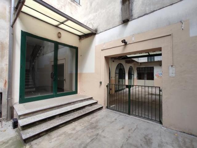 Locale Commerciale in affitto a Porta San Pietro, Piemonte