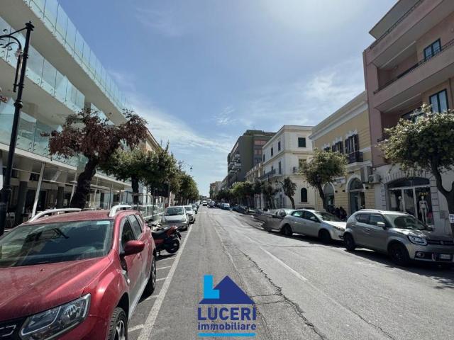 Locale Commerciale in vendita a Puglia, Lecce