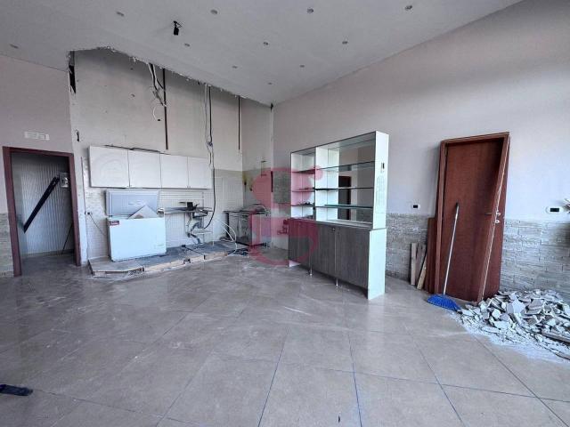 Locale Commerciale in affitto a Gragnano, Campania