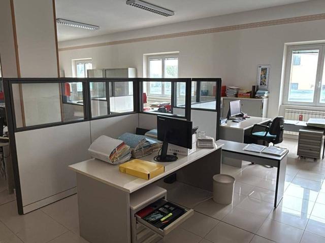 Locale Commerciale in affitto a Marche, Fermo
