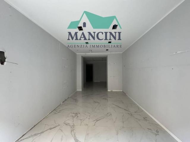 Locale Commerciale in affitto a Marche, Ancona