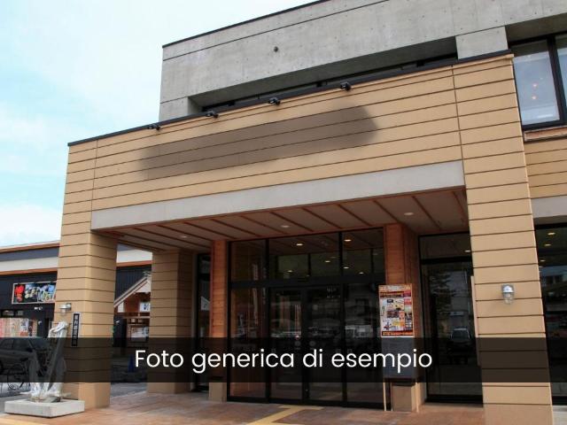 Locale Commerciale in affitto a Pontino, Livorno