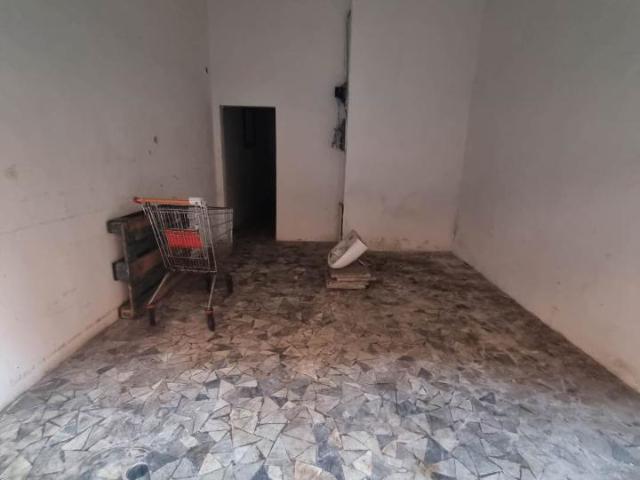 Locale Commerciale in affitto a Pontino, Livorno