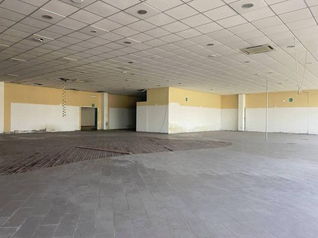 Locale Commerciale in affitto a Livorno, Toscana