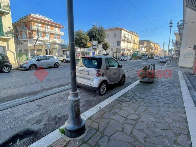 Locale Commerciale in affitto a Minturno, Lazio